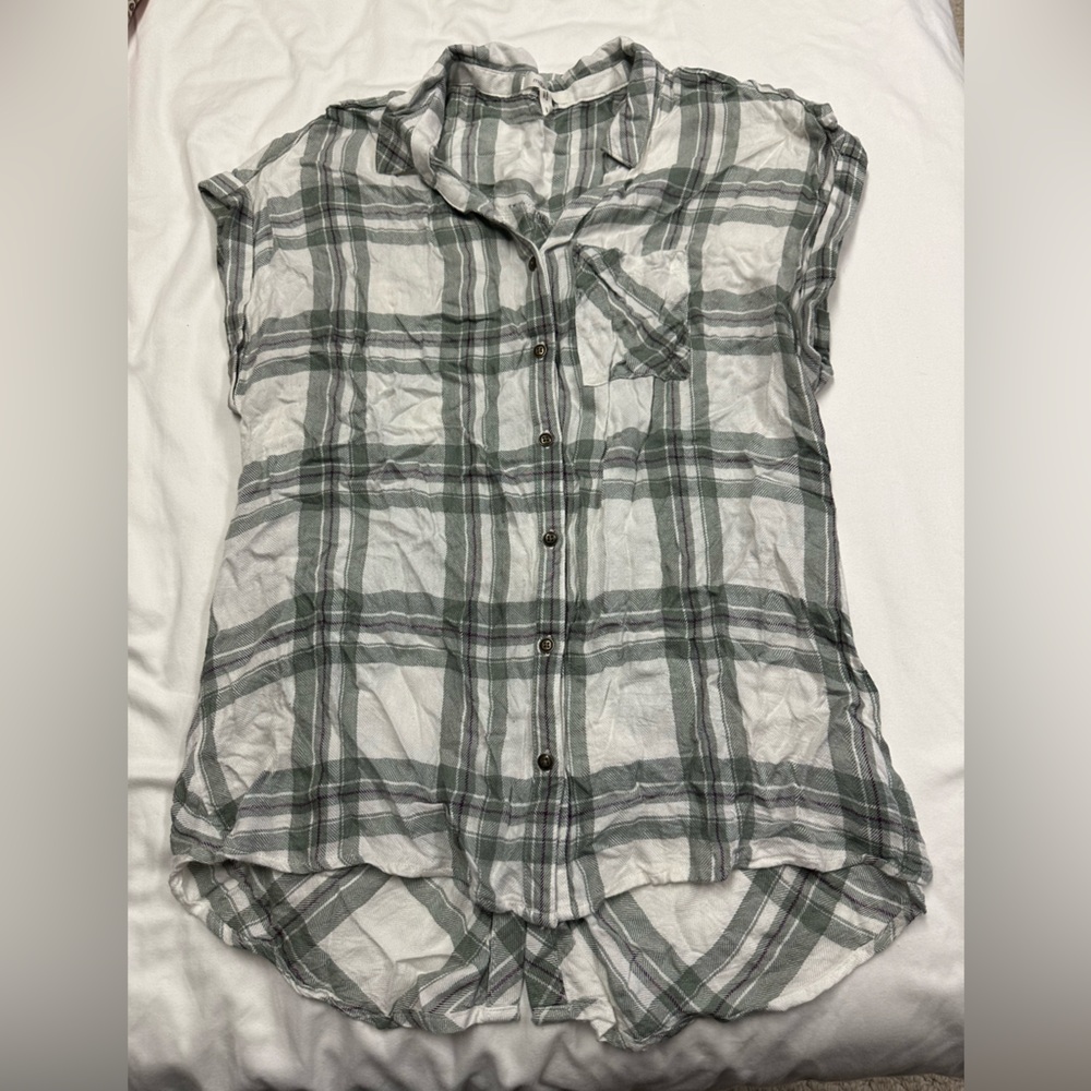 Maunces button down sleeveless blouse size L